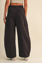 Load image into Gallery viewer, Cotton Twill Cargo Barrel Pants (Brown)