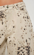 Load image into Gallery viewer, Snow Leopard Barrels
