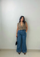 Load image into Gallery viewer, Pleated Jeans
