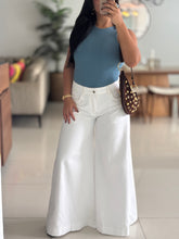 Load image into Gallery viewer, Mid rise wide leg jeans
