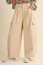 Load image into Gallery viewer, Cotton Twill Cargo Barrel Pants

