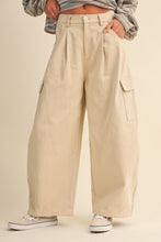 Load image into Gallery viewer, Cotton Twill Cargo Barrel Pants
