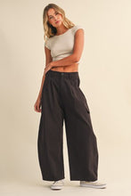 Load image into Gallery viewer, Cotton Twill Cargo Barrel Pants (Brown)
