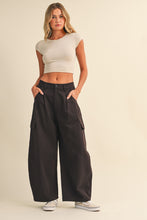 Load image into Gallery viewer, Cotton Twill Cargo Barrel Pants (Brown)
