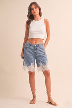 Load image into Gallery viewer, Pre Orden - Lace Hem Denim Shorts
