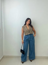 Load image into Gallery viewer, Pleated Jeans
