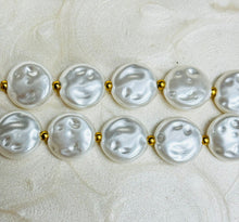 Load image into Gallery viewer, Pearl Necklace
