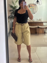 Load image into Gallery viewer, Belted Wide-Leg Bermuda Shorts
