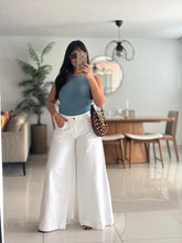 Load image into Gallery viewer, Mid rise wide leg jeans
