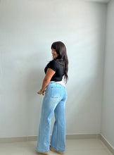 Load image into Gallery viewer, Crochet Scarf Accent Straight Jeans
