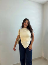 Load image into Gallery viewer, Elevated Basic Round Tuck Neck Pointed Top
