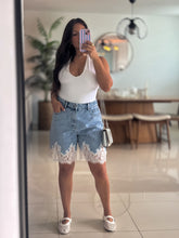 Load image into Gallery viewer, Pre Orden - Lace Hem Denim Shorts
