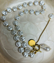 Load image into Gallery viewer, Pearl Necklace
